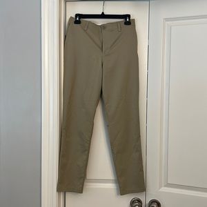 Under Armour Boys Loose fit active khaki pant, size 16